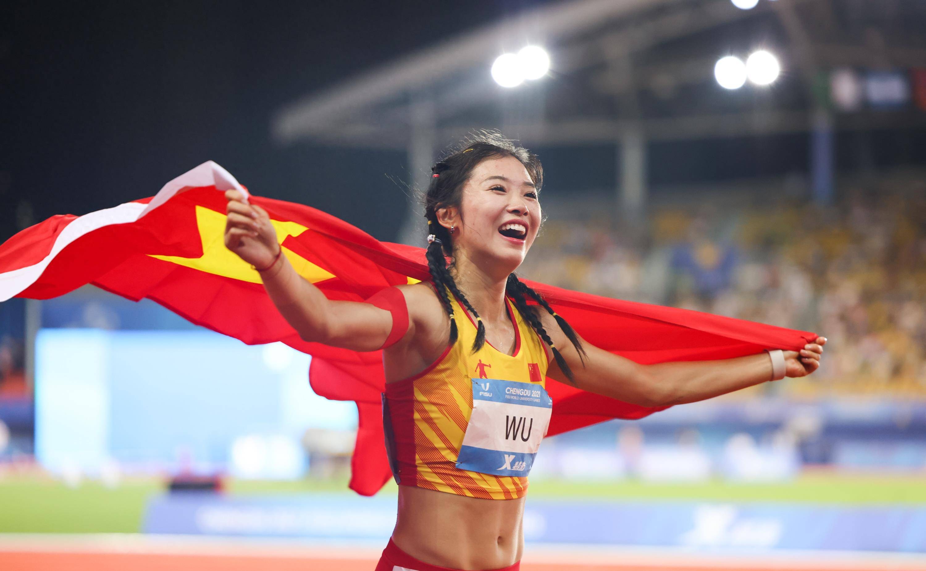 运动壮举惊心动魄，体育战场热情迸发