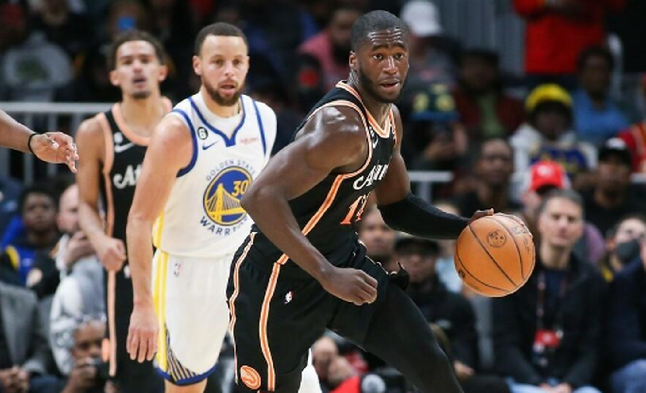 老鹰再胜活塞，杨恩砍下23+8带领球队赢得比赛