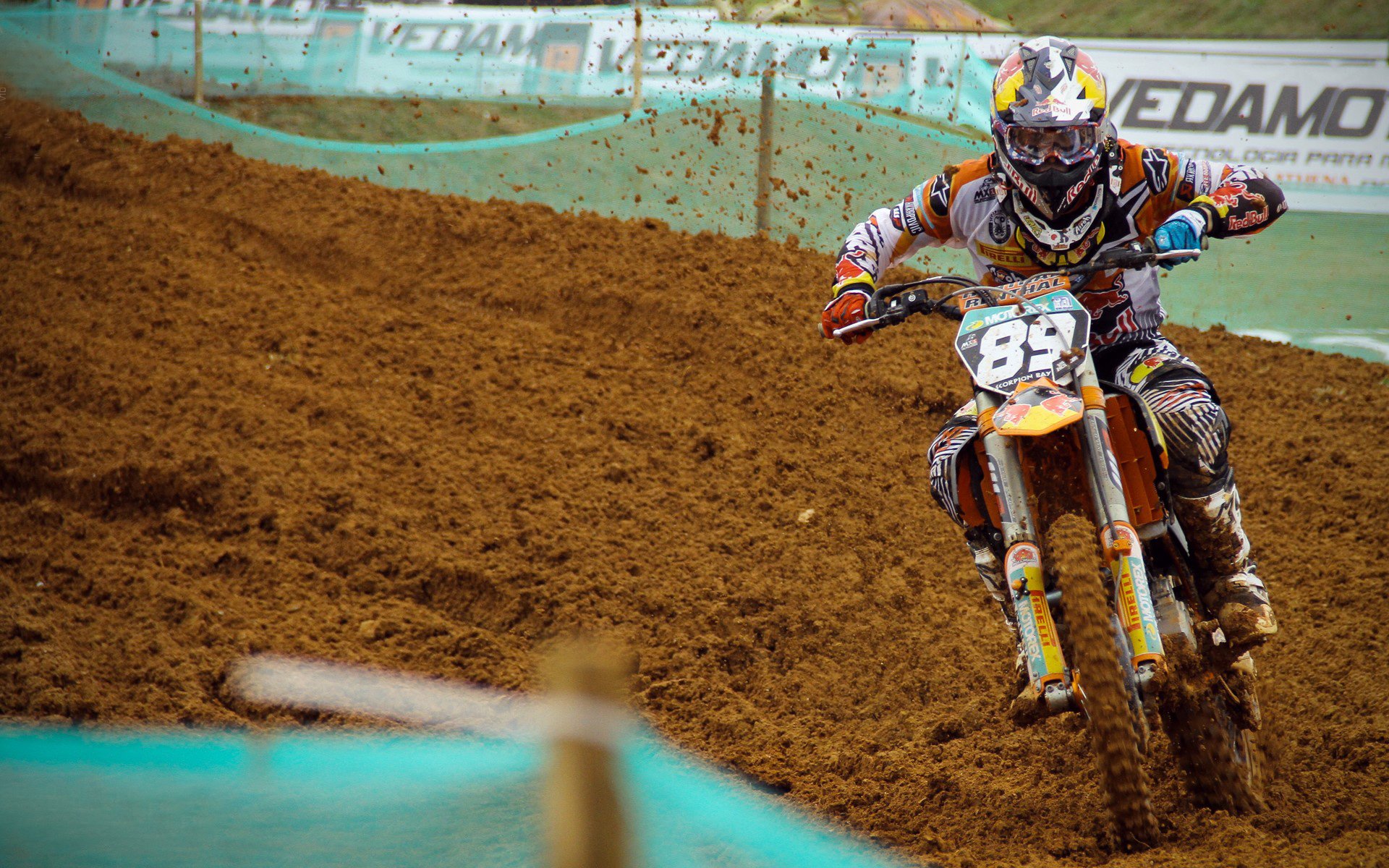 交错的时空,当韩国逆转巴萨的疯狂之夜,遇上格列兹曼封神的孤独脚步